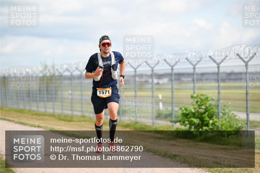 14.09.2025 - Airport Race Dr. Thomas Lammeyer http://msf.ph/oto/8862790 14.09.2025 12:01:58 Laufen 1571 meine-sportfotos.de