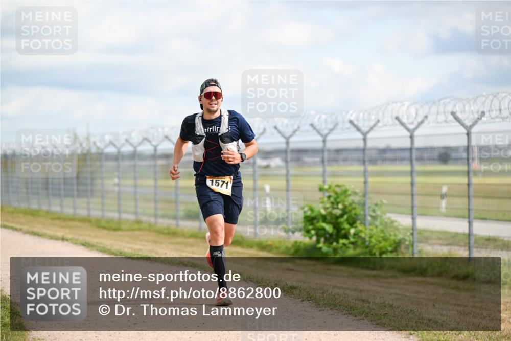 14.09.2025 - Airport Race Dr. Thomas Lammeyer http://msf.ph/oto/8862800 14.09.2025 12:01:58 Laufen 1571 meine-sportfotos.de