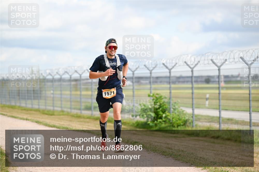 14.09.2025 - Airport Race Dr. Thomas Lammeyer http://msf.ph/oto/8862806 14.09.2025 12:01:59 Laufen 1571 meine-sportfotos.de