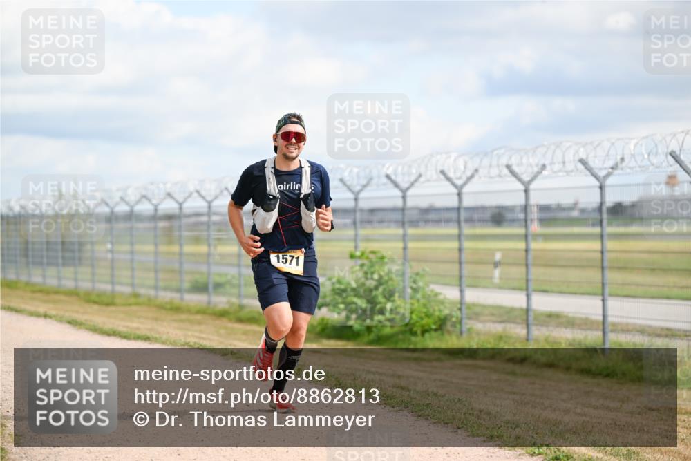 14.09.2025 - Airport Race Dr. Thomas Lammeyer http://msf.ph/oto/8862813 14.09.2025 12:01:59 Laufen 1571 meine-sportfotos.de