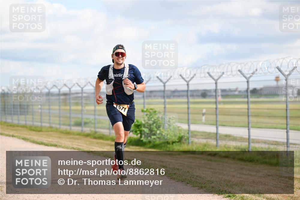 14.09.2025 - Airport Race Dr. Thomas Lammeyer http://msf.ph/oto/8862816 14.09.2025 12:01:59 Laufen 1571 meine-sportfotos.de