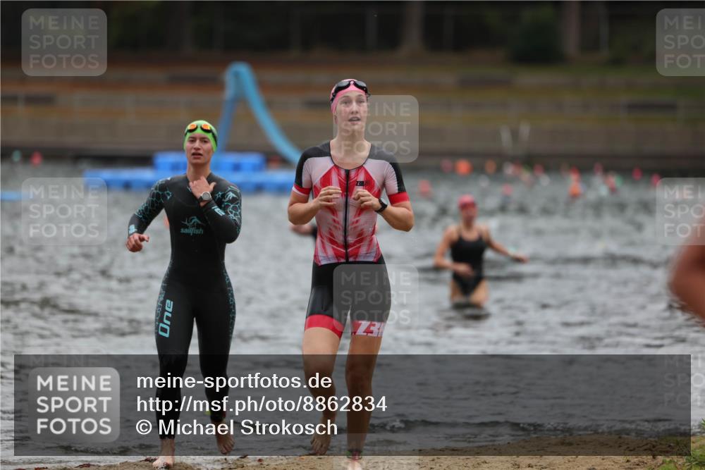 14.09.2025 - Stadtparktriathlon Michael Strokosch http://msf.ph/oto/8862834 14.09.2025 10:12:11 Schwimmen 622, 651, 662, 667, 676 meine-sportfotos.de