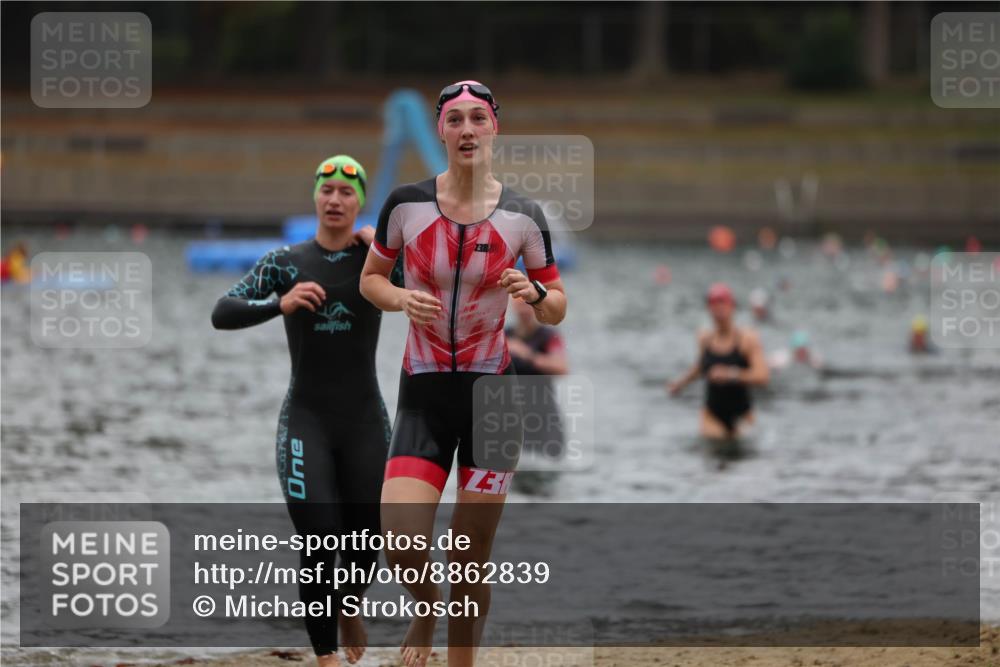 14.09.2025 - Stadtparktriathlon Michael Strokosch http://msf.ph/oto/8862839 14.09.2025 10:12:11 Schwimmen 622, 651, 662, 667, 676 meine-sportfotos.de