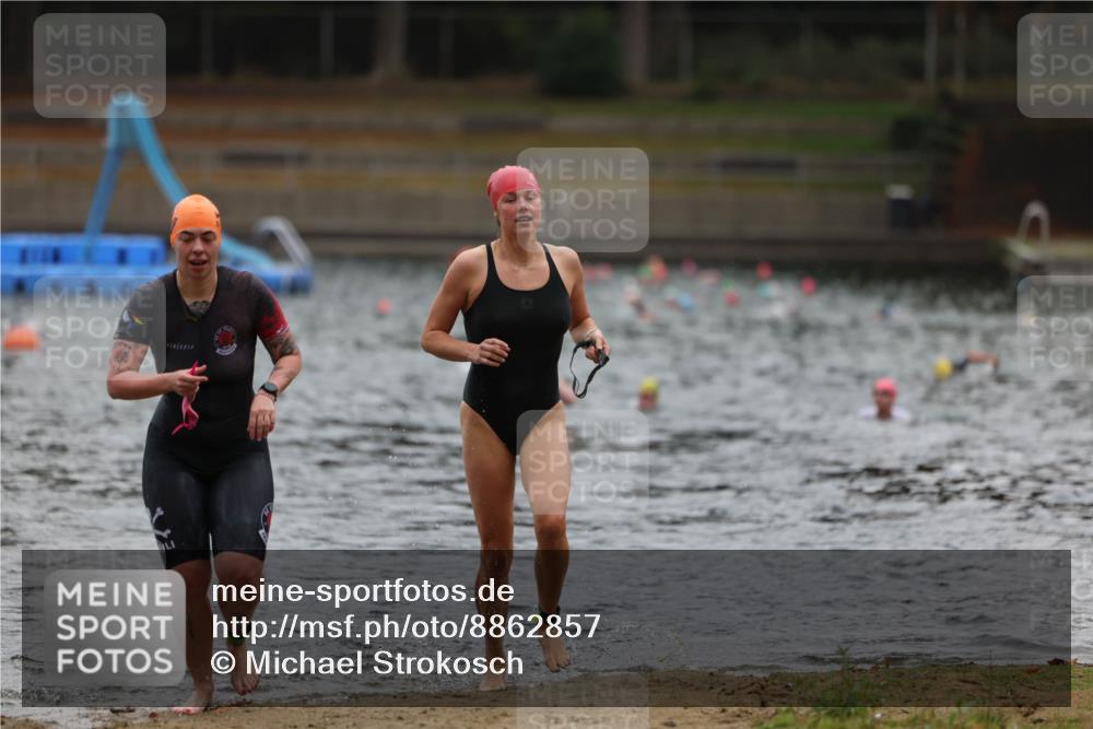 14.09.2025 - Stadtparktriathlon Michael Strokosch http://msf.ph/oto/8862857 14.09.2025 10:12:20 Schwimmen 667, 676 meine-sportfotos.de