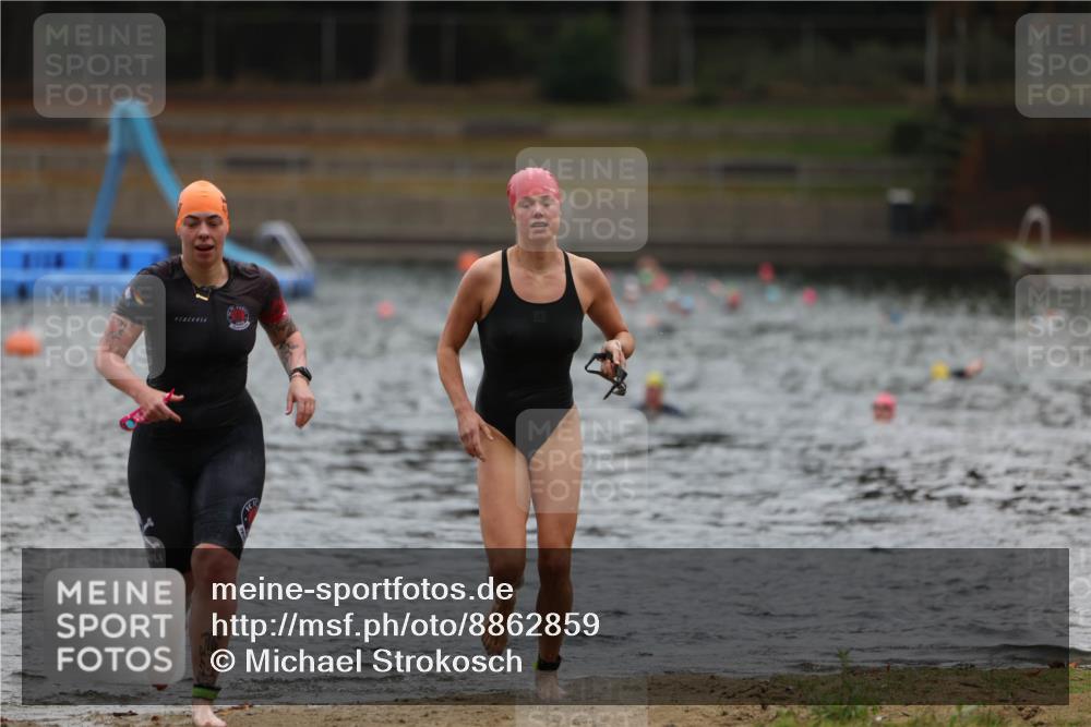 14.09.2025 - Stadtparktriathlon Michael Strokosch http://msf.ph/oto/8862859 14.09.2025 10:12:20 Schwimmen 667, 676 meine-sportfotos.de