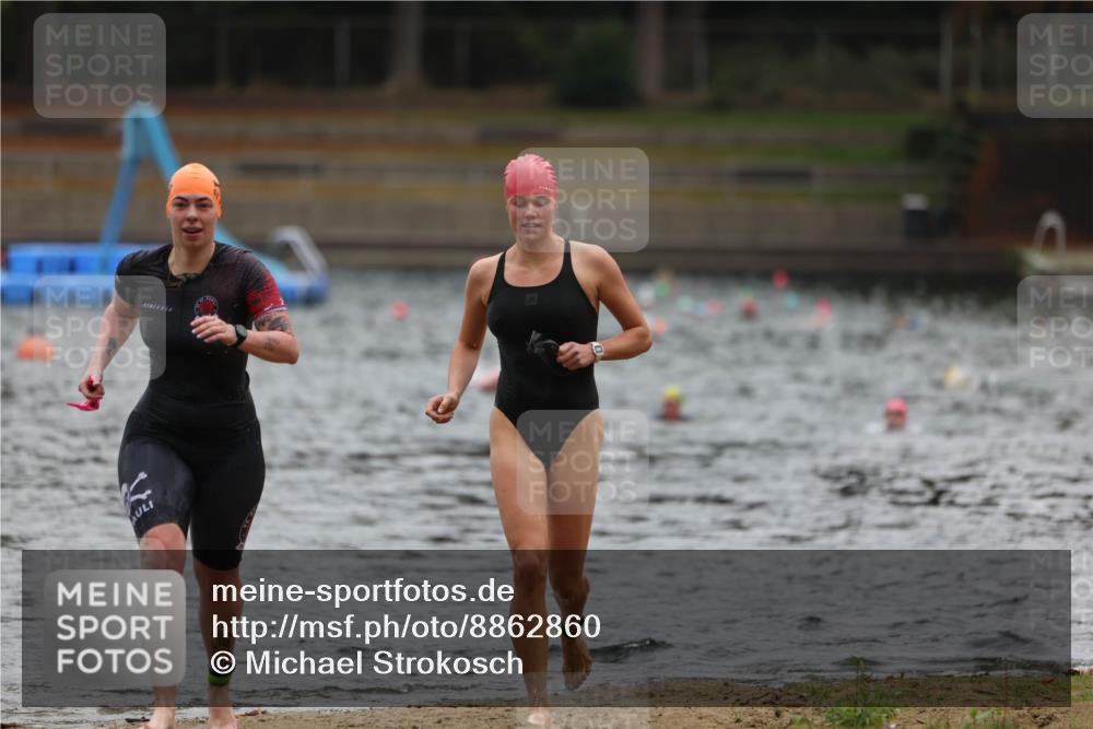 14.09.2025 - Stadtparktriathlon Michael Strokosch http://msf.ph/oto/8862860 14.09.2025 10:12:20 Schwimmen 667, 676 meine-sportfotos.de