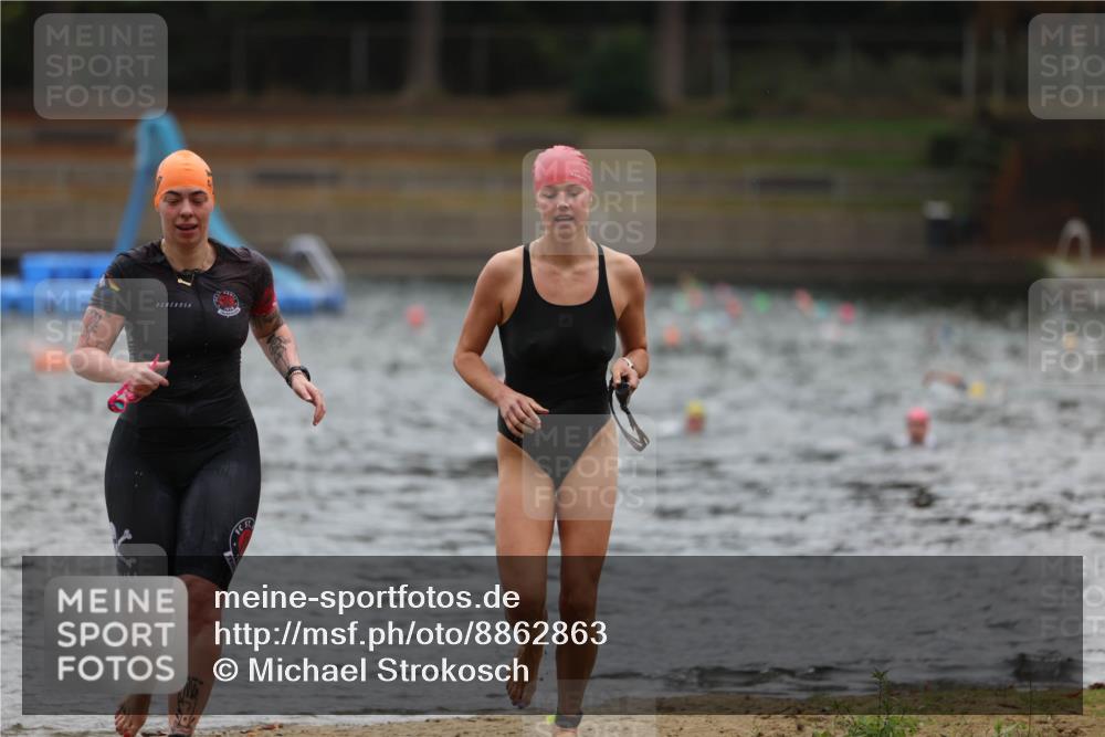 14.09.2025 - Stadtparktriathlon Michael Strokosch http://msf.ph/oto/8862863 14.09.2025 10:12:21 Schwimmen 667, 676 meine-sportfotos.de