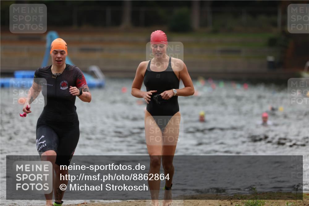 14.09.2025 - Stadtparktriathlon Michael Strokosch http://msf.ph/oto/8862864 14.09.2025 10:12:21 Schwimmen 667, 676 meine-sportfotos.de