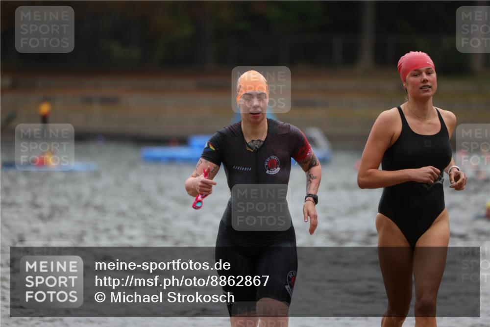 14.09.2025 - Stadtparktriathlon Michael Strokosch http://msf.ph/oto/8862867 14.09.2025 10:12:22 Schwimmen 667, 676 meine-sportfotos.de