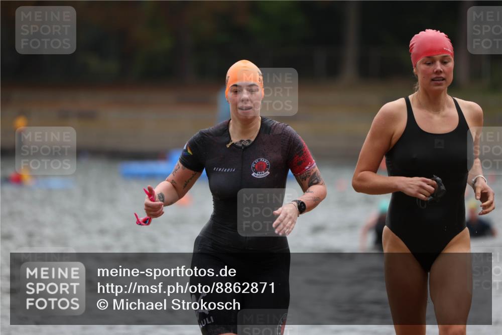 14.09.2025 - Stadtparktriathlon Michael Strokosch http://msf.ph/oto/8862871 14.09.2025 10:12:23 Schwimmen 667, 676 meine-sportfotos.de