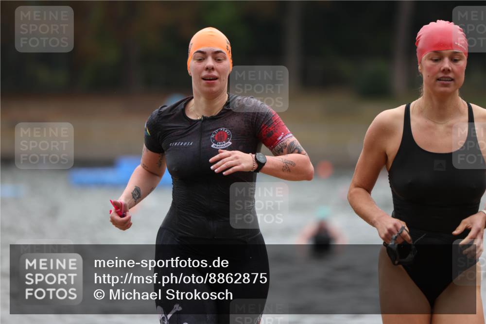 14.09.2025 - Stadtparktriathlon Michael Strokosch http://msf.ph/oto/8862875 14.09.2025 10:12:23 Schwimmen 667, 676 meine-sportfotos.de