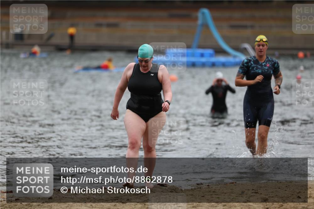 14.09.2025 - Stadtparktriathlon Michael Strokosch http://msf.ph/oto/8862878 14.09.2025 10:12:42 Schwimmen 687, 693, 708 meine-sportfotos.de
