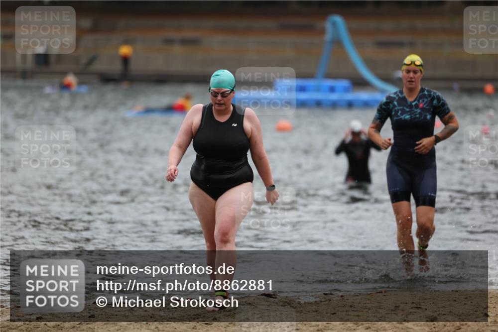 14.09.2025 - Stadtparktriathlon Michael Strokosch http://msf.ph/oto/8862881 14.09.2025 10:12:43 Schwimmen 687, 693, 708 meine-sportfotos.de