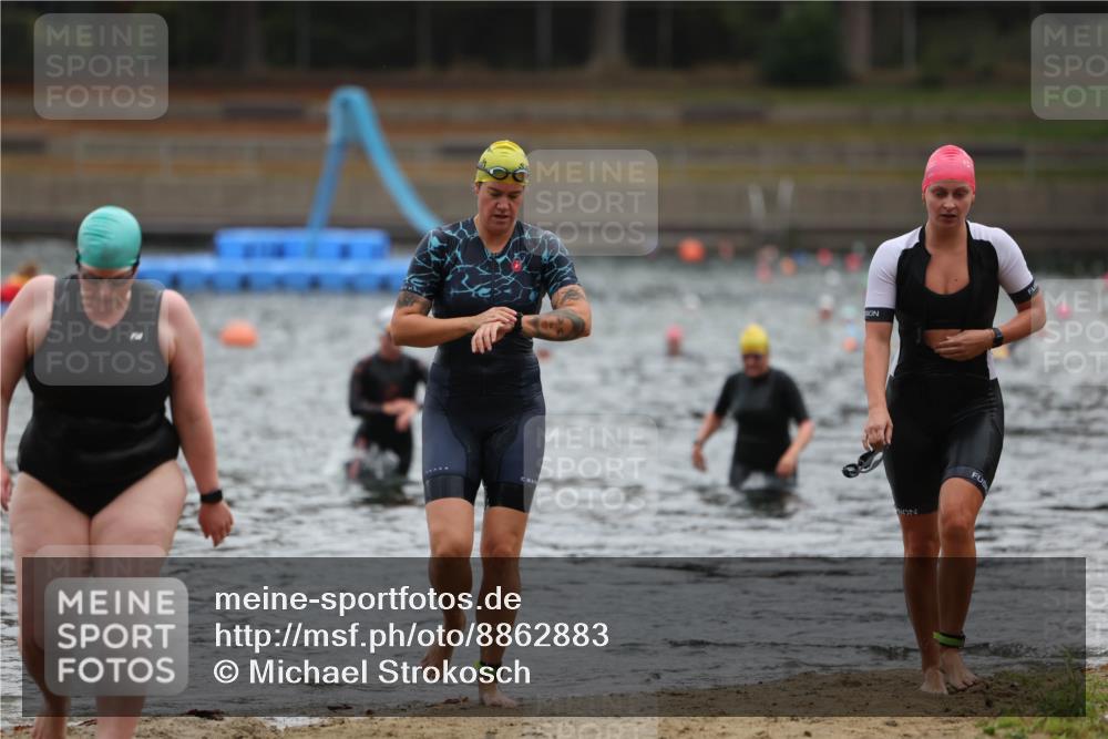 14.09.2025 - Stadtparktriathlon Michael Strokosch http://msf.ph/oto/8862883 14.09.2025 10:12:44 Schwimmen 687, 693, 708 meine-sportfotos.de