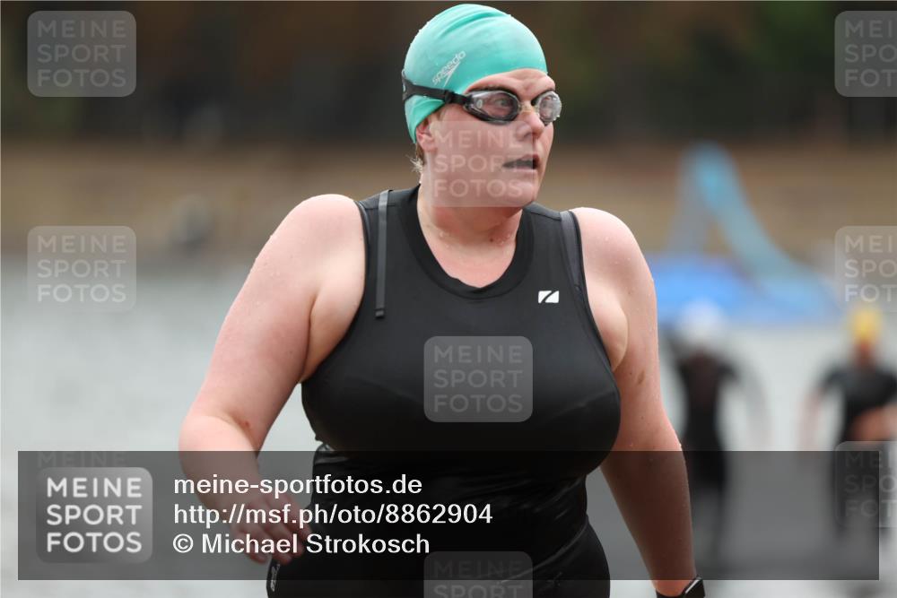 14.09.2025 - Stadtparktriathlon Michael Strokosch http://msf.ph/oto/8862904 14.09.2025 10:12:50 Schwimmen 633, 665, 687, 693, 708 meine-sportfotos.de