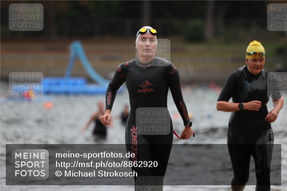 14.09.2025 - Stadtparktriathlon Michael Strokosch http://msf.ph/oto/8862920 14.09.2025 10:12:57 Schwimmen 633, 665 meine-sportfotos.de