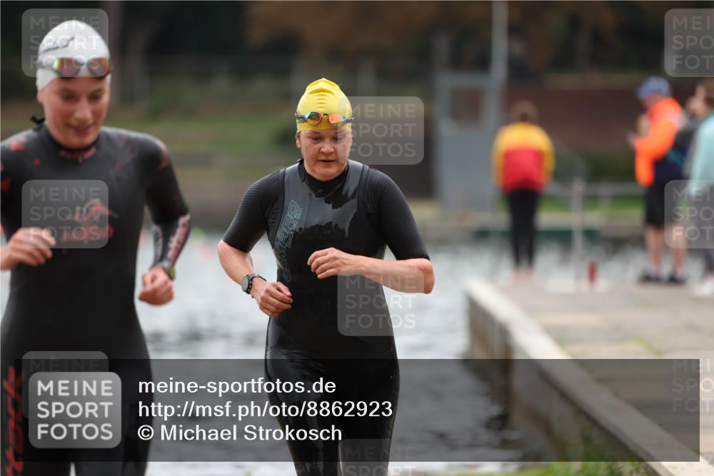 14.09.2025 - Stadtparktriathlon Michael Strokosch http://msf.ph/oto/8862923 14.09.2025 10:12:59 Schwimmen 633, 665 meine-sportfotos.de