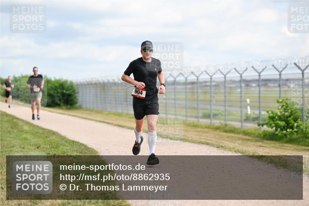 14.09.2025 - Airport Race Dr. Thomas Lammeyer http://msf.ph/oto/8862935 14.09.2025 12:02:23 Laufen 904 meine-sportfotos.de