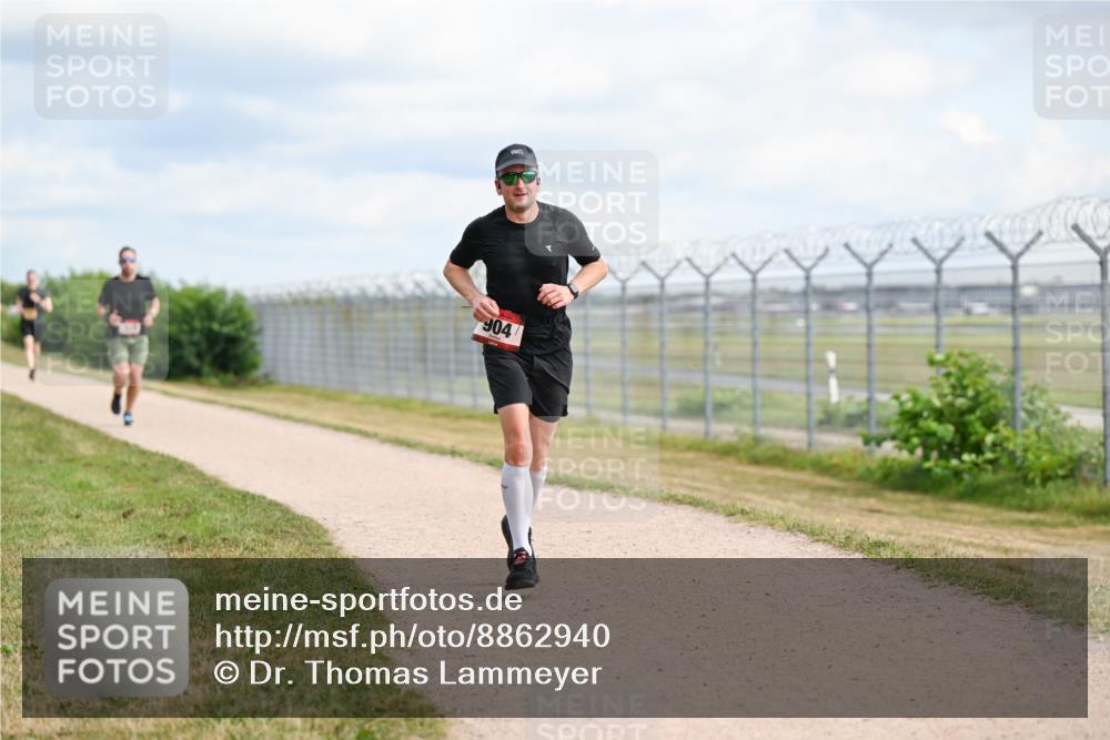 14.09.2025 - Airport Race Dr. Thomas Lammeyer http://msf.ph/oto/8862940 14.09.2025 12:02:23 Laufen 904 meine-sportfotos.de