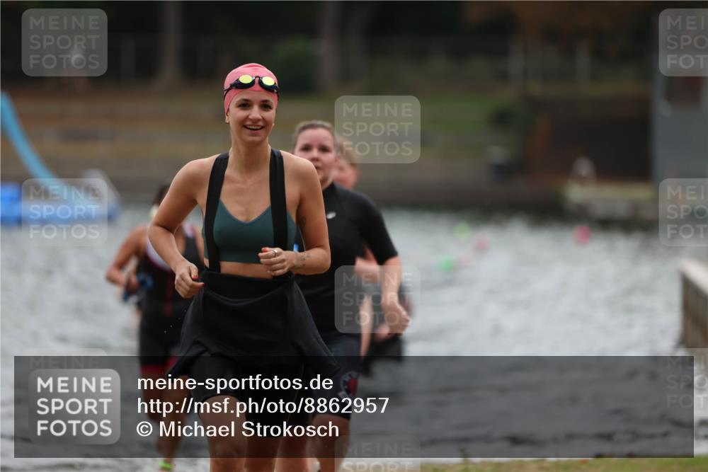 14.09.2025 - Stadtparktriathlon Michael Strokosch http://msf.ph/oto/8862957 14.09.2025 10:13:25 Schwimmen 637, 641, 661, 677, 688, 695, 702, 716 meine-sportfotos.de