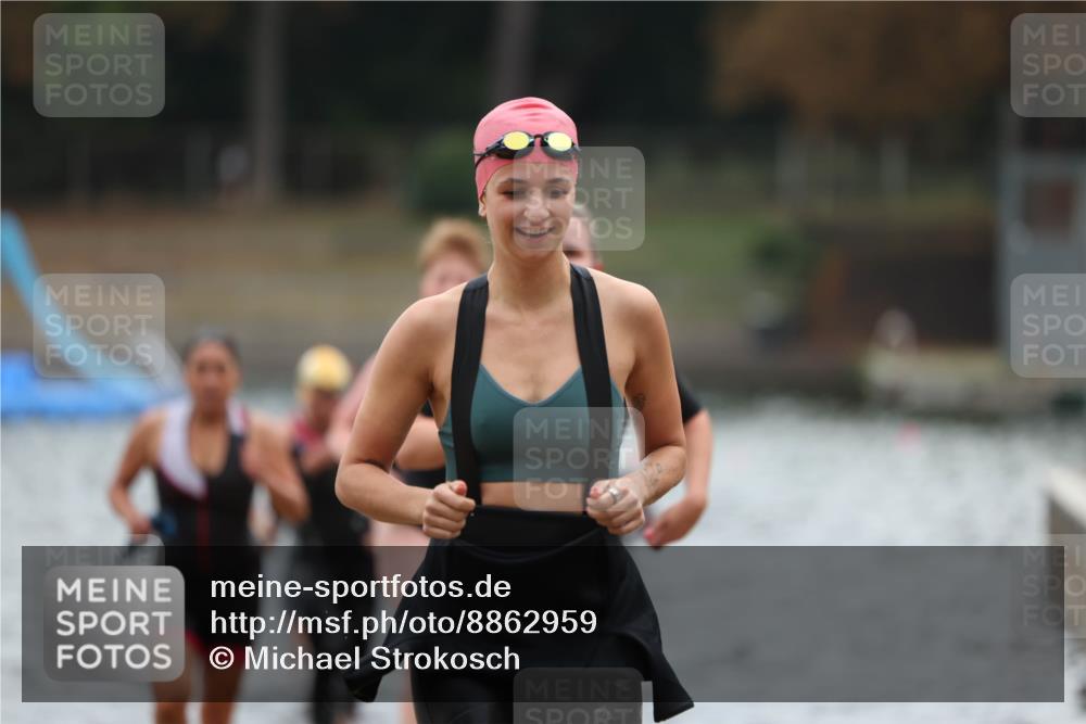 14.09.2025 - Stadtparktriathlon Michael Strokosch http://msf.ph/oto/8862959 14.09.2025 10:13:25 Schwimmen 637, 641, 661, 677, 688, 695, 702, 716 meine-sportfotos.de