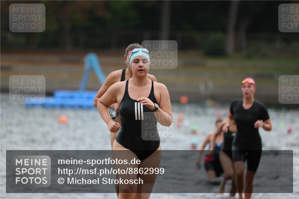 14.09.2025 - Stadtparktriathlon Michael Strokosch http://msf.ph/oto/8862999 14.09.2025 10:13:39 Schwimmen 637, 639, 648, 657, 677, 679, 685, 694, 695 meine-sportfotos.de