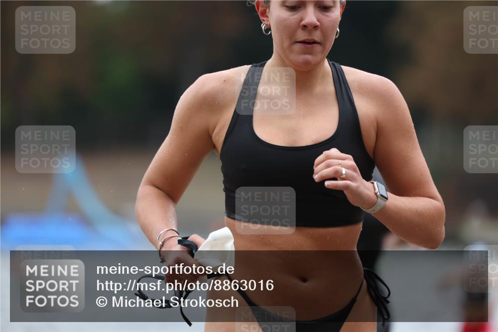 14.09.2025 - Stadtparktriathlon Michael Strokosch http://msf.ph/oto/8863016 14.09.2025 10:13:42 Schwimmen 639, 648, 657, 679, 685, 694 meine-sportfotos.de