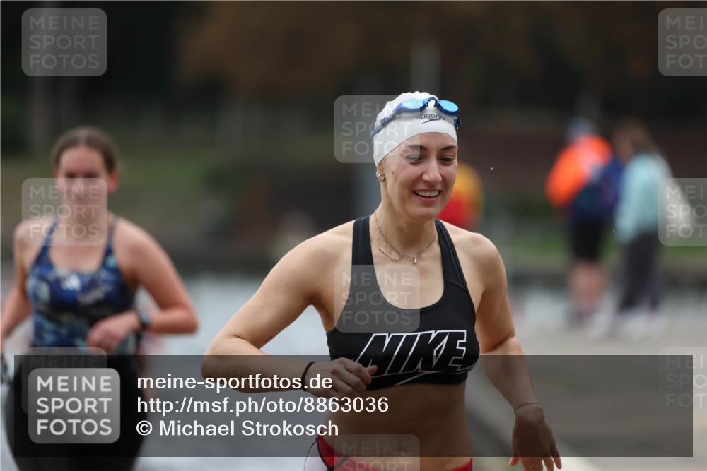 14.09.2025 - Stadtparktriathlon Michael Strokosch http://msf.ph/oto/8863036 14.09.2025 10:13:49 Schwimmen 648, 657, 697, 712 meine-sportfotos.de