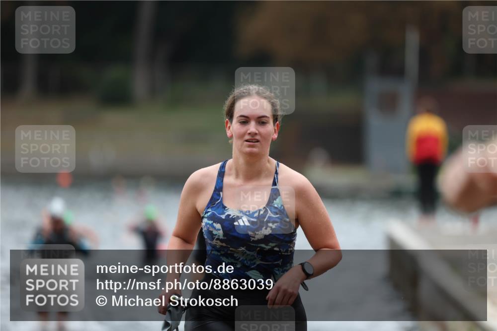 14.09.2025 - Stadtparktriathlon Michael Strokosch http://msf.ph/oto/8863039 14.09.2025 10:13:50 Schwimmen 648, 657, 697, 712 meine-sportfotos.de