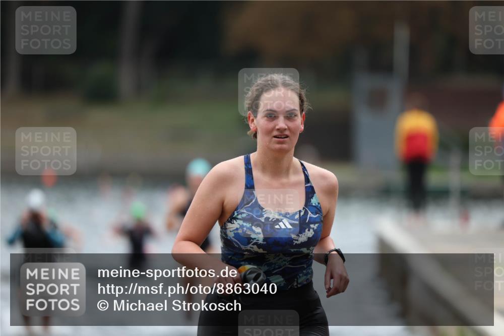 14.09.2025 - Stadtparktriathlon Michael Strokosch http://msf.ph/oto/8863040 14.09.2025 10:13:50 Schwimmen 648, 657, 697, 712 meine-sportfotos.de