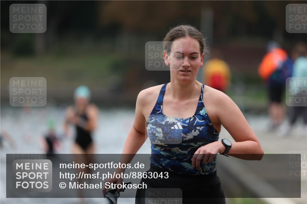 14.09.2025 - Stadtparktriathlon Michael Strokosch http://msf.ph/oto/8863043 14.09.2025 10:13:50 Schwimmen 648, 657, 697, 712 meine-sportfotos.de