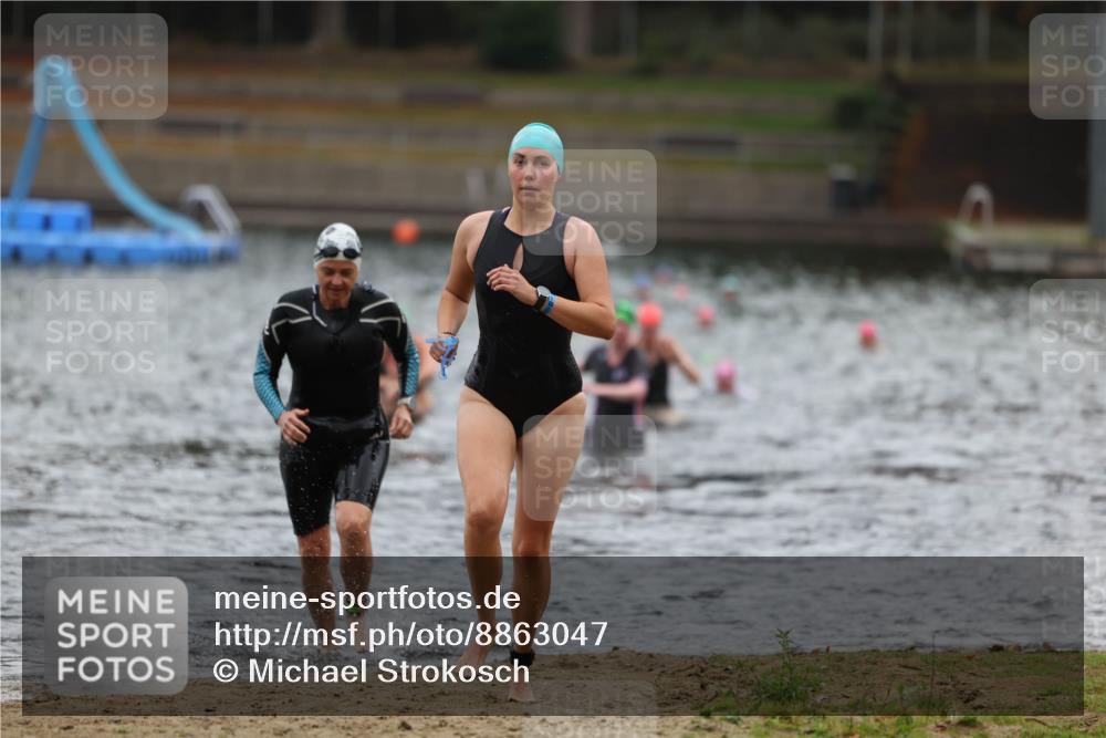 14.09.2025 - Stadtparktriathlon Michael Strokosch http://msf.ph/oto/8863047 14.09.2025 10:13:52 Schwimmen 648, 657, 697, 712 meine-sportfotos.de
