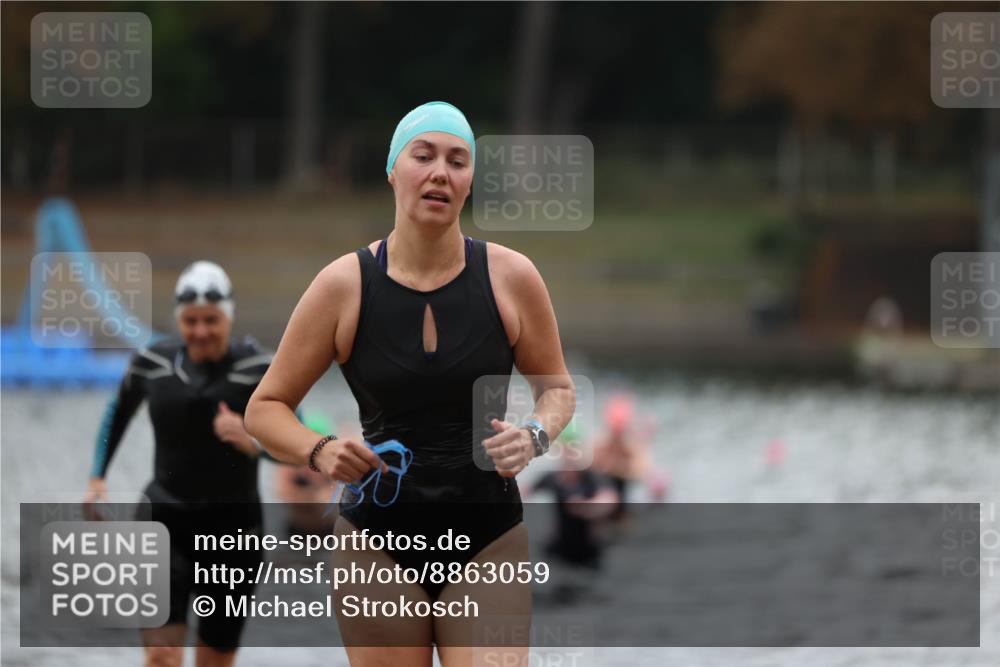 14.09.2025 - Stadtparktriathlon Michael Strokosch http://msf.ph/oto/8863059 14.09.2025 10:13:55 Schwimmen 697, 712 meine-sportfotos.de