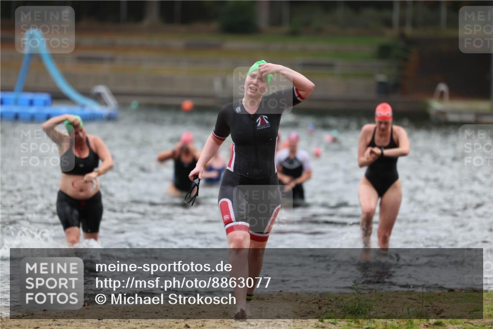 14.09.2025 - Stadtparktriathlon Michael Strokosch http://msf.ph/oto/8863077 14.09.2025 10:14:05 Schwimmen 627, 700, 714 meine-sportfotos.de