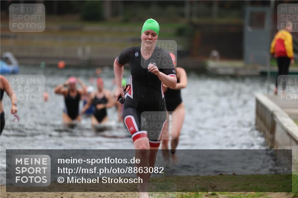 14.09.2025 - Stadtparktriathlon Michael Strokosch http://msf.ph/oto/8863082 14.09.2025 10:14:06 Schwimmen 627, 700, 714 meine-sportfotos.de