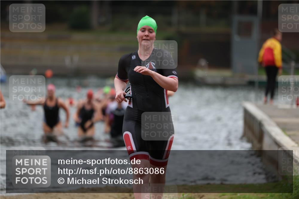 14.09.2025 - Stadtparktriathlon Michael Strokosch http://msf.ph/oto/8863086 14.09.2025 10:14:07 Schwimmen 627, 700, 714 meine-sportfotos.de