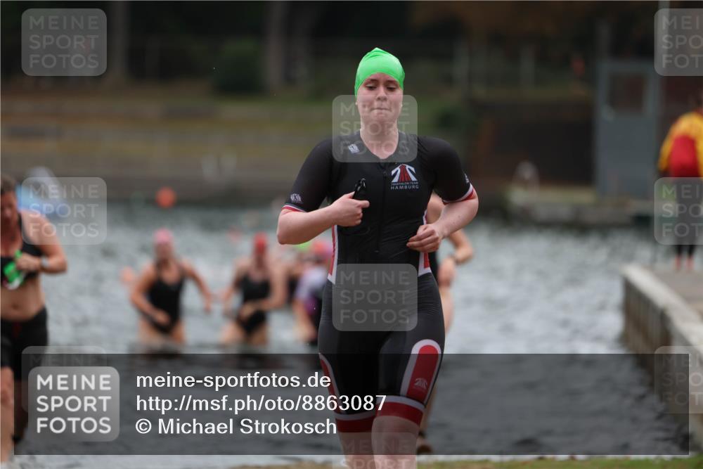 14.09.2025 - Stadtparktriathlon Michael Strokosch http://msf.ph/oto/8863087 14.09.2025 10:14:08 Schwimmen 627, 700, 714 meine-sportfotos.de