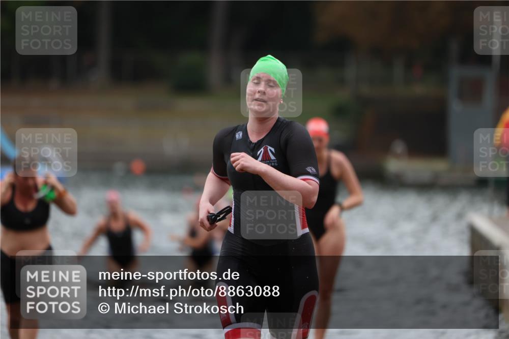 14.09.2025 - Stadtparktriathlon Michael Strokosch http://msf.ph/oto/8863088 14.09.2025 10:14:08 Schwimmen 627, 700, 714 meine-sportfotos.de
