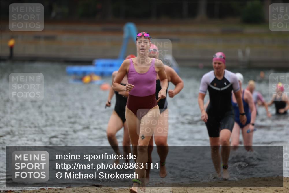 14.09.2025 - Stadtparktriathlon Michael Strokosch http://msf.ph/oto/8863114 14.09.2025 10:14:18 Schwimmen 647, 650, 683, 698, 704, 720 meine-sportfotos.de