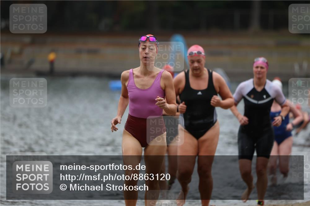 14.09.2025 - Stadtparktriathlon Michael Strokosch http://msf.ph/oto/8863120 14.09.2025 10:14:19 Schwimmen 647, 650, 683, 698, 704, 720 meine-sportfotos.de