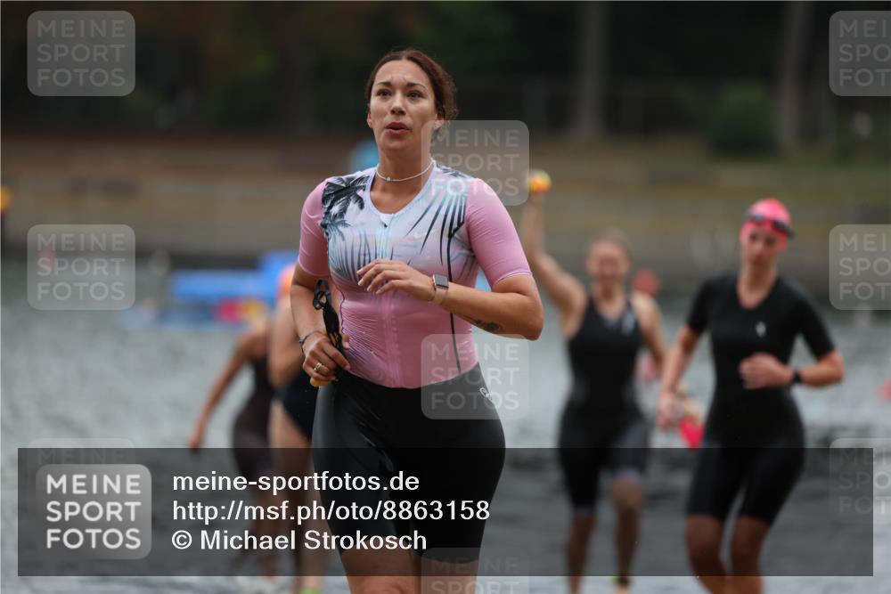 14.09.2025 - Stadtparktriathlon Michael Strokosch http://msf.ph/oto/8863158 14.09.2025 10:14:37 Schwimmen 645, 646, 654, 663, 710 meine-sportfotos.de