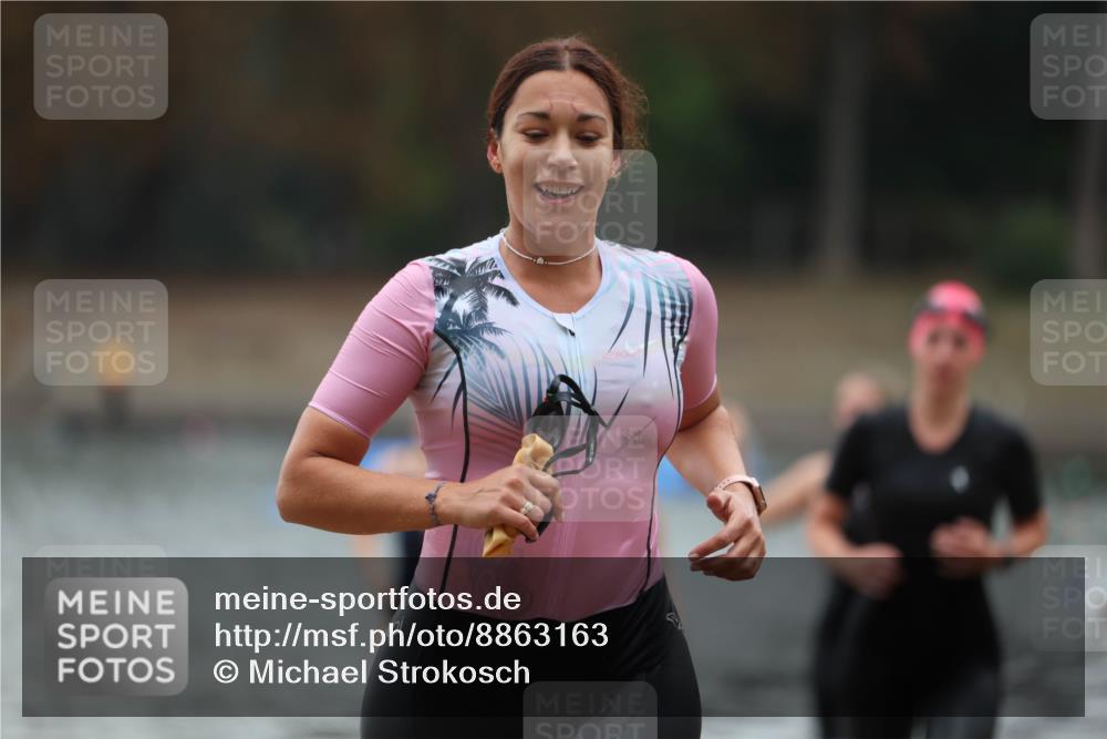 14.09.2025 - Stadtparktriathlon Michael Strokosch http://msf.ph/oto/8863163 14.09.2025 10:14:38 Schwimmen 645, 646, 654, 663, 710 meine-sportfotos.de