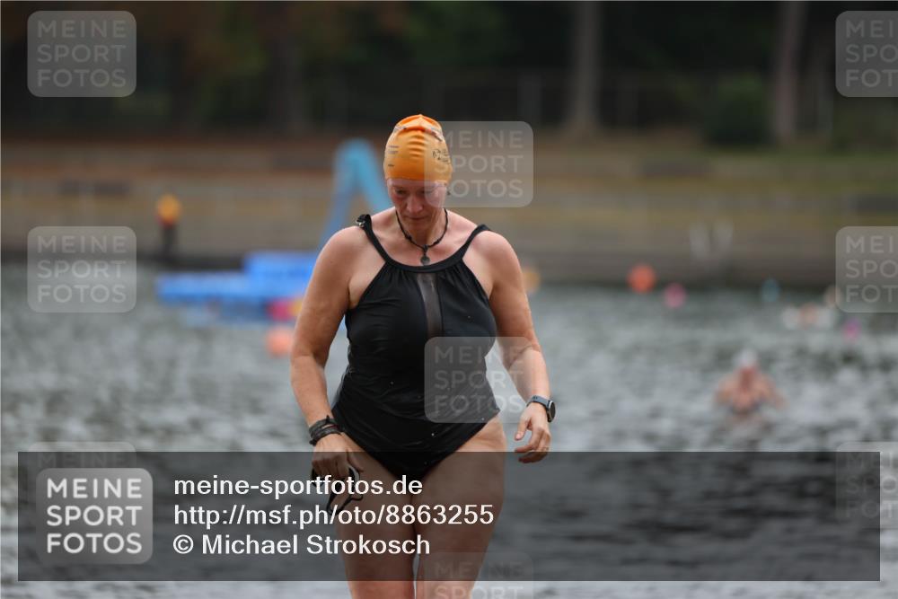 14.09.2025 - Stadtparktriathlon Michael Strokosch http://msf.ph/oto/8863255 14.09.2025 10:16:03 Schwimmen 631, 668 meine-sportfotos.de