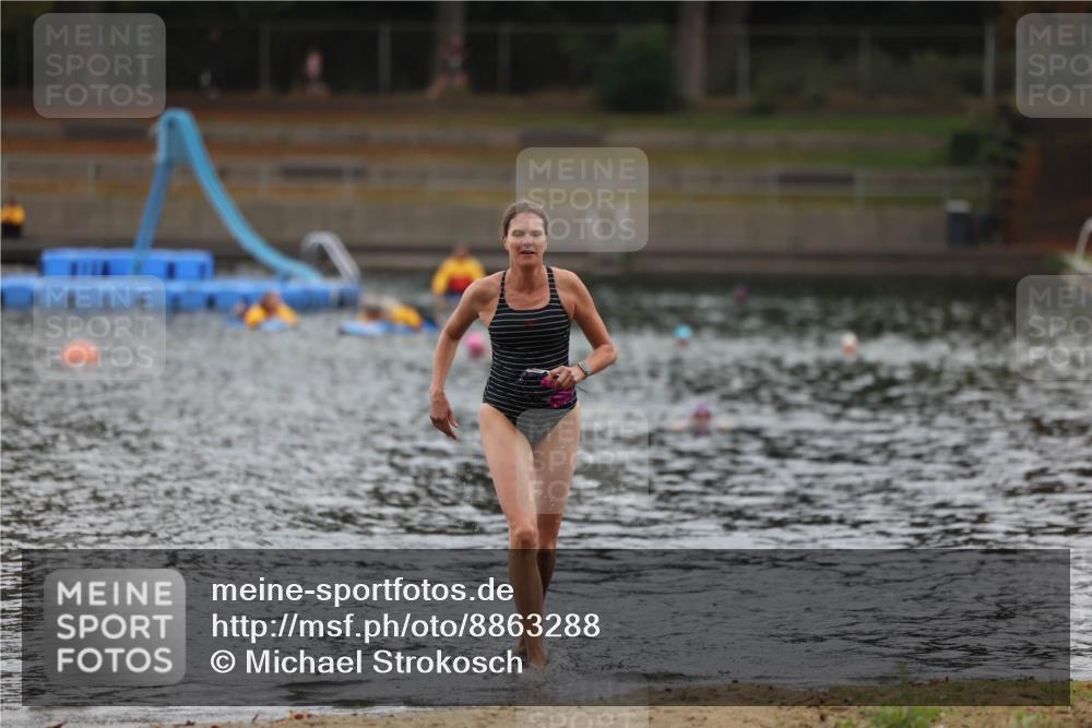 14.09.2025 - Stadtparktriathlon Michael Strokosch http://msf.ph/oto/8863288 14.09.2025 10:17:12 Schwimmen 701, 721 meine-sportfotos.de