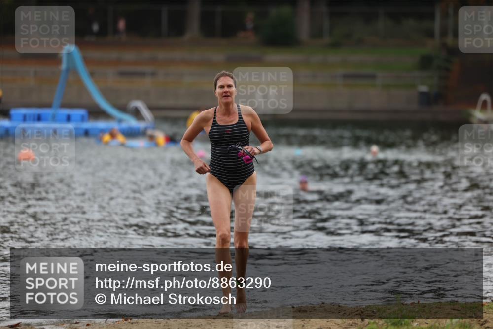 14.09.2025 - Stadtparktriathlon Michael Strokosch http://msf.ph/oto/8863290 14.09.2025 10:17:13 Schwimmen 701, 721 meine-sportfotos.de