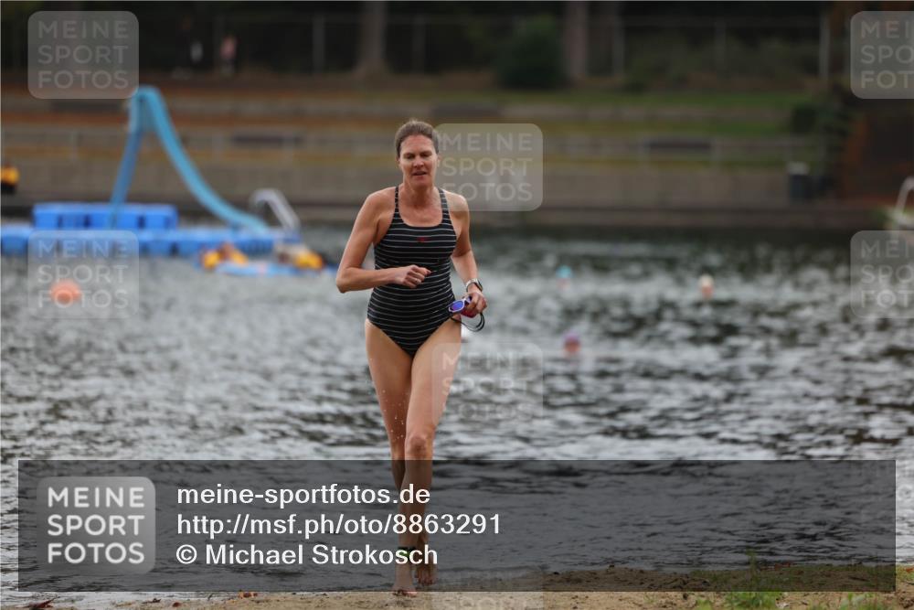 14.09.2025 - Stadtparktriathlon Michael Strokosch http://msf.ph/oto/8863291 14.09.2025 10:17:13 Schwimmen 701, 721 meine-sportfotos.de