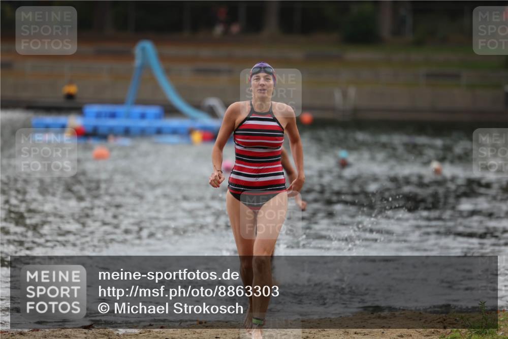 14.09.2025 - Stadtparktriathlon Michael Strokosch http://msf.ph/oto/8863303 14.09.2025 10:17:35 Schwimmen 643, 686 meine-sportfotos.de
