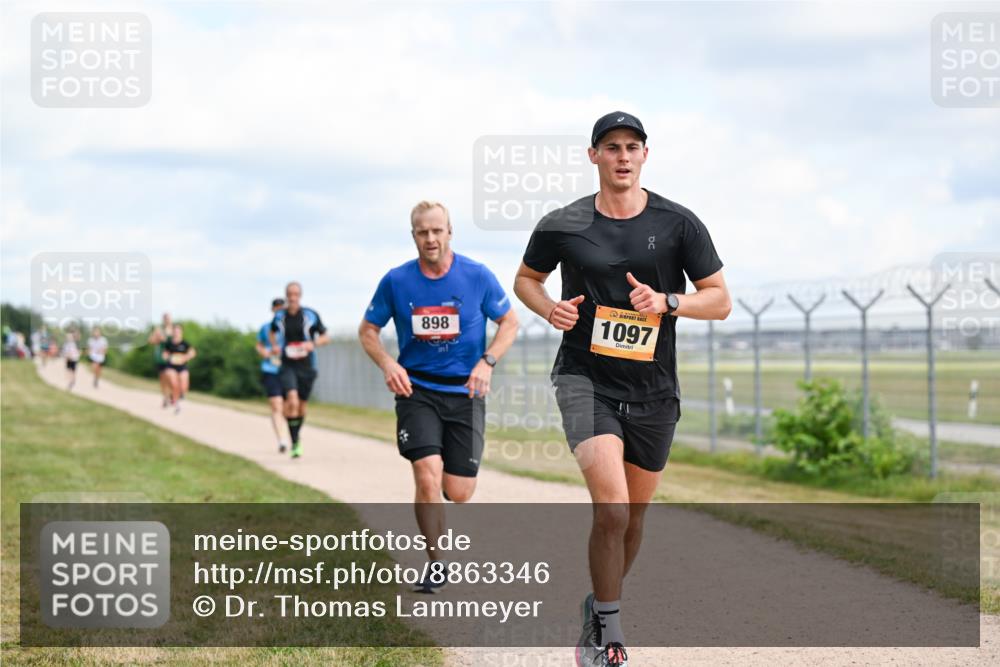 14.09.2025 - Airport Race Dr. Thomas Lammeyer http://msf.ph/oto/8863346 14.09.2025 12:02:57 Laufen 898, 1097 meine-sportfotos.de