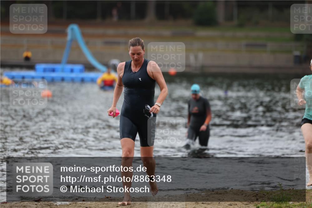 14.09.2025 - Stadtparktriathlon Michael Strokosch http://msf.ph/oto/8863348 14.09.2025 10:18:12 Schwimmen 655, 678 meine-sportfotos.de