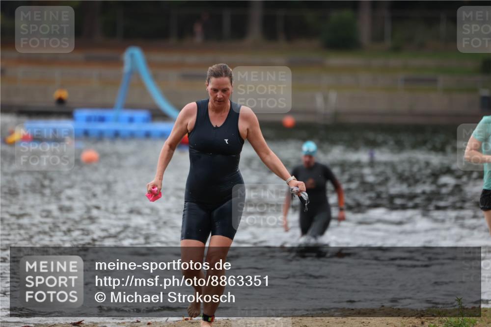 14.09.2025 - Stadtparktriathlon Michael Strokosch http://msf.ph/oto/8863351 14.09.2025 10:18:12 Schwimmen 655, 678 meine-sportfotos.de